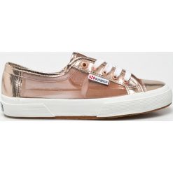 Superga - Tenisówki. Trampki i tenisówki damskie marki Superga. W wyprzedaży za 139.90 zł.