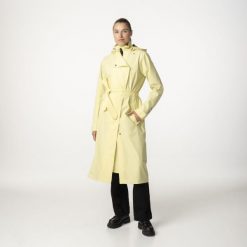 Damska kurtka przeciwdeszczowa rowerowa Trench Coat długa złota. Żółte kurtki damskie AGU, l, bez wzorów, z materiału, bez kaptura. Za 840.15 zł.
