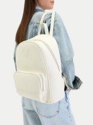 Guess Jeans Plecak CWBEO-GUESS-B-011-09 Écru. Białe plecaki damskie Guess Jeans, z aplikacjami, z jeansu. Za 279.99 zł.