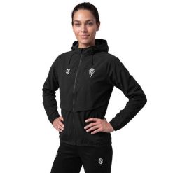 Damska piłkarska kurtka przeciwdeszczowa Siroko RSG Rain Jacket Coach W. Czarne kurtki damskie SIROKO, l, bez wzorów, z elastanu, bez kaptura. Za 205.60 zł.