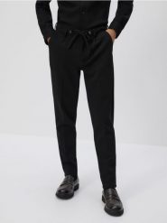 Spodnie chino slim z kantem - czarny. Czarne spodnie materiałowe męskie Reserved, l, bez wzorów, z bawełny. Za 129.99 zł.