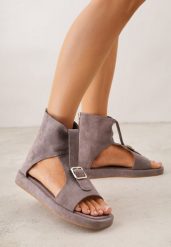 Szare Sandały w Stylu Botków z Ozdobną Klamrą Theaneasi. Szare sandały damskie Born2be, bez wzorów, z jeansu, bez obcasa, na płaskiej podeszwie, bez zapięcia. Za 89.99 zł.