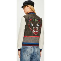 Desigual - Kurtka bomber. Szare kurtki damskie Desigual, z bawełny. Za 849.90 zł.