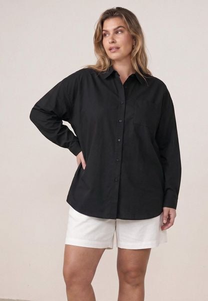 Czarna Bawełniana Koszula o Kroju Oversize Nororena. Czarne bluzki damskie Born2be, l, bez wzorów, z bawełny, eleganckie, bez kołnierzyka, bez ramiączek. Za 89.99 zł.
