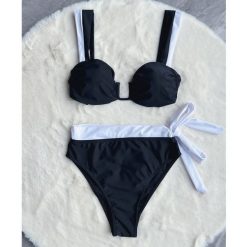 Strój kąpielowy dwuczęściowy z wiązaniem na plażę Ching. Czarne bikini damskie Intica, m, bez wzorów. Za 159.00 zł.