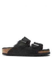 Birkenstock Klapki Arizona Shearling 0752663 Czarny. Czarne klapki damskie Birkenstock, bez wzorów, ze skóry, bez obcasa. Za 542.42 zł.