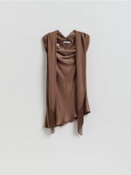 Asymetryczna bluzka z szalem - brązowy. Brązowe bluzki damskie Reserved, l, bez wzorów, z tkaniny, z asymetrycznym kołnierzem, bez ramiączek. Za 119.99 zł.