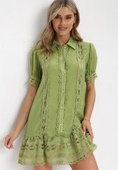 Zielona Koszulowa Sukienka Mini z Koronką i Perłowymi Guzikami Isira. Zielone sukienki damskie Born2be, na imprezę, na lato, m, bez wzorów, z koronki, eleganckie, bez kołnierzyka, bez ramiączek, mini, koszulowe. Za 149.99 zł.