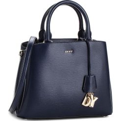 Torebka DKNY - Paige Md Satchel R81D3327 Navy NVY. Torebki do ręki damskie marki DKNY. W wyprzedaży za 649.00 zł.