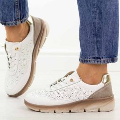 Białe skórzane półbuty damskie Sergio Leone Sp002. Białe obuwie sportowe damskie Sergio Leone, na jesień, bez wzorów, z jeansu, klasyczne, z okrągłym noskiem, bez obcasa, na płaskiej podeszwie, bez zapięcia. Za 219.00 zł.