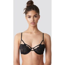 NA-KD Lingerie Koronkowy biustonosz z paseczkami - Black. Biustonosze marki NA-KD Lingerie. Za 80.95 zł.