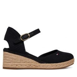 Espadryle Tommy Hilfiger. Czarne espadryle damskie Tommy Hilfiger, bez wzorów, bez obcasa, bez zapięcia. Za 409.99 zł.