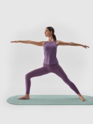 4F Top do jogi szybkoschnący damski - fioletowy S. Fioletowe koszulki sportowe damskie 4f, s, bez wzorów, z dzianiny, bez kołnierzyka, bez ramiączek, na fitness i siłownię. W wyprzedaży za 59.99 zł.