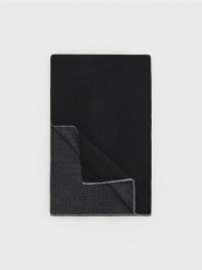 Dzianinowy szalik - czarny. Czarne szaliki męskie Reserved, bez wzorów, z dzianiny. Za 99.99 zł.