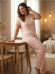 Bawełniana piżama dwuczęściowa z motywem wiśni - różowy. Czerwone piżamy damskie Sinsay, l, bez wzorów, z bawełny, bez ramiączek. Za 29.99 zł.