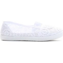 Białe Tenisówki Lollipop Lady. Buty sportowe chłopięce marki Born2be. Za 19.99 zł.