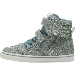 Sneakersy dziewczęce Hummel Slimmer Stadil Glitter. Niebieskie buty sportowe dziewczęce Hummel, bez wzorów, bez zapięcia. Za 377.00 zł.
