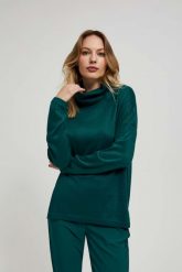 Bluzka z luźnym golfem. Bluzki damskie MOODO, l, bez wzorów, z elastanu, bez kołnierzyka, bez ramiączek. W wyprzedaży za 44.99 zł.