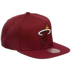 Mitchell & Ness czapka z daszkiem NBA Miami Heat Top Spot Snapback Hwc Heat. Czerwone czapki i kapelusze męskie Mitchell & Ness, bez wzorów, sportowe. Za 149.00 zł.
