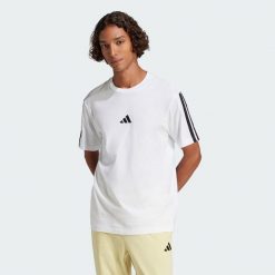 Koszulka Essentials 3-Stripes Single. Czarne buty sportowe męskie Adidas, z bawełny, bez zapięcia, na fitness i siłownię. Za 119.00 zł.