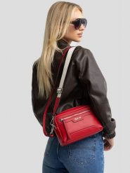 Torebka damska cross body z wymiennym paskiem czerwona Mara 603. Czerwone plecaki damskie Big Star, bez wzorów, z dresówki, retro. W wyprzedaży za 99.99 zł.