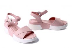 PIAZZA 910225-42 puder, sandały damskie. Czerwone sandały damskie Piazza, bez wzorów, z gumy, bez obcasa, bez zapięcia. Za 255.92 zł.