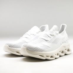 Buty sportowe PERLA białe. Białe obuwie sportowe damskie Legea, bez wzorów, z materiału, trekkingowe. Za 120.00 zł.