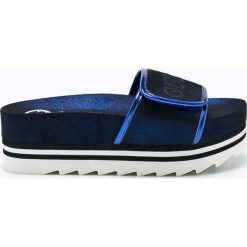 Guess Jeans - Klapki. Klapki damskie marki Guess Jeans. W wyprzedaży za 339.90 zł.
