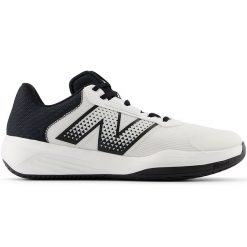 Buty męskie New Balance MCH696W6 – białe. Białe buty sportowe męskie New Balance, z gumy, bez zapięcia, na fitness i siłownię. Za 429.99 zł.