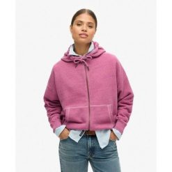 Bluza Essential Logo Overdyed Zh. Czerwone koszulki sportowe damskie Superdry., bez wzorów, bez kołnierzyka, bez ramiączek. W wyprzedaży za 301.20 zł.