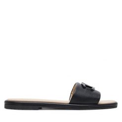 Klapki Aigner. Czarne klapki damskie Aigner, bez wzorów, bez obcasa. Za 759.99 zł.