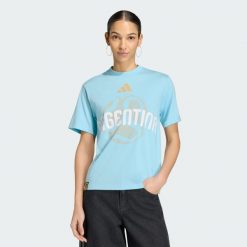Koszulka Mistrzostwa Świata FIFA Argentyna. Niebieskie koszulki sportowe męskie Adidas, bez wzorów, bez kołnierzyka, bez ramiączek, do piłki nożnej. Za 129.00 zł.