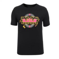 Koszulka sportowa męska Nike Koszulka Lebron James Lbj Crown Drifit Tshirt. Czarne koszulki sportowe męskie Nike, m, bez wzorów, z bawełny, sportowe, bez kołnierzyka. Za 248.00 zł.