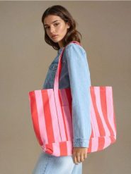 Torba shopper w kolorowe pasy - wielobarwny. Torebki shopper damskie Sinsay, bez wzorów, bez dodatków. Za 29.99 zł.