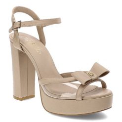 Beżowe Sandały Chebello Eleganckie Buty Ze Skóry. Brązowe klapki damskie CheBello, bez wzorów, ze skóry, eleganckie, bez obcasa, na obcasie. Za 349.00 zł.