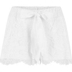 Szorty plażowe bonprix biały. Białe szorty damskie bonprix, w koronkowe wzory, z dżerseju. Za 54.99 zł.