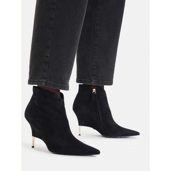 Botki GINO ROSSI. Czarne botki damskie Gino Rossi, bez obcasa, na szpilce, bez zapięcia. Za 599.99 zł.