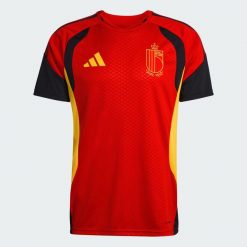 Koszulka treningowa Belgia 26 Tiro. Czerwone koszulki sportowe męskie Adidas, xs, bez wzorów, z materiału, bez kołnierzyka, bez ramiączek, na fitness i siłownię, climacool (adidas). Za 239.00 zł.