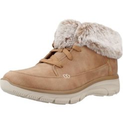 SKECHERS GOING CHILI STANDARDS Brązowy. Brązowe obuwie sportowe damskie Skechers, bez wzorów, z syntetyku, trekkingowe, Skechers Sport. Za 424.86 zł.