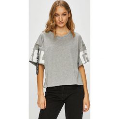 Trendyol - Top. Szare topy damskie Trendyol, z dzianiny, z okrągłym kołnierzem, z krótkim rękawem. W wyprzedaży za 39.90 zł.