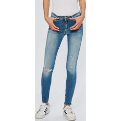 Wrangler - Jeansy Razzle. Jeansy damskie marki Wrangler. W wyprzedaży za 169.90 zł.