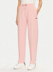 Guess Spodnie materiałowe V5RB01 KCLD1 Różowy Regular Fit. Czerwone spodnie materiałowe damskie Guess, l, z aplikacjami, z materiału. Za 269.99 zł.