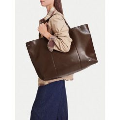 Torebka G-Star. Brązowe torebki do ręki damskie G-Star, bez wzorów, retro, bez dodatków. Za 299.99 zł.