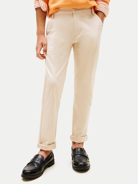 Tommy Hilfiger Spodnie materiałowe KB0KB09638 Beżowy Regular Fit. Brązowe spodnie materiałowe dla chłopców Tommy Hilfiger, bez wzorów, z bawełny. Za 188.99 zł.
