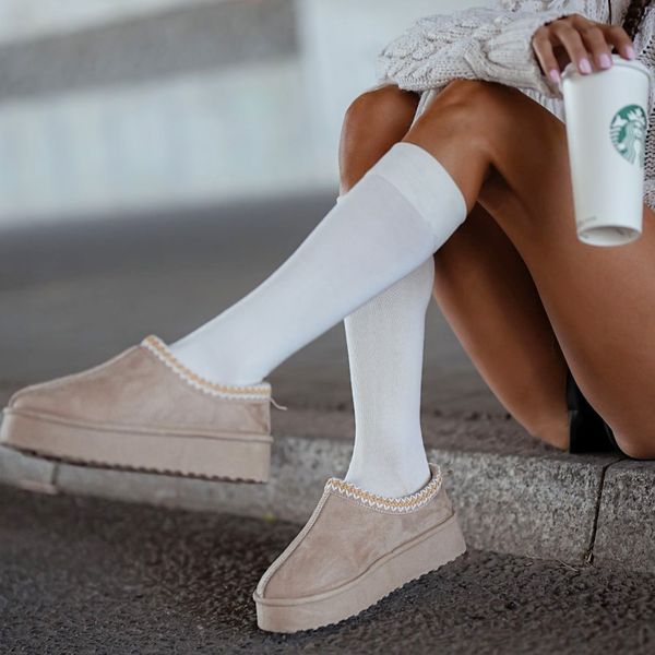 Podkolanówki damskie gładkie 200 ecru. Skarpety damskie Milena, bez wzorów, z bawełny. Za 18.90 zł.