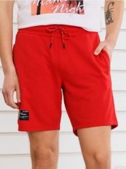 Szorty wiązane w talii z ozdobnym napisem - czerwony. Czerwone szorty męskie Sinsay, l, bez wzorów. Za 29.99 zł.