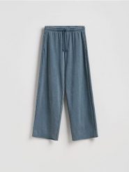 Spodnie z bawełną - granatowy. Niebieskie spodnie materiałowe damskie Reserved, l, bez wzorów, z bawełny. Za 89.99 zł.