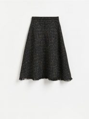 Tweedowa spódnica midi - wielobarwny. Spódnice damskie Reserved, l, bez wzorów, z tkaniny, midi, rozkloszowane. Za 239.99 zł.