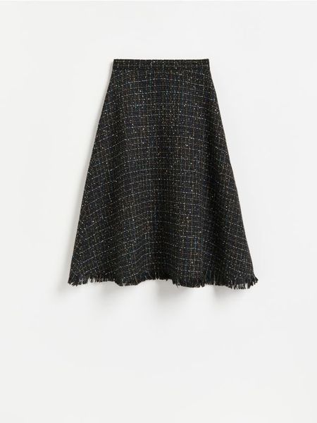 Tweedowa spódnica midi - wielobarwny. Spódnice damskie Reserved, l, bez wzorów, z tkaniny, midi, rozkloszowane. Za 239.99 zł.
