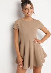 Ciemnobeżowa Rozkloszowana Sukienka z Krótkim Rękawem i Ozdobnymi Przeszyciami Meporea. Brązowe sukienki damskie Born2be, na co dzień, l, bez wzorów, eleganckie, bez kołnierzyka, bez ramiączek, mini, rozkloszowane. Za 84.99 zł.